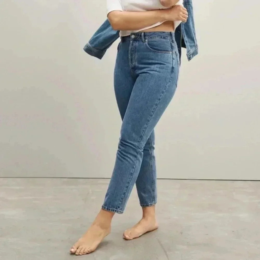 EVERLANE Curvy 90's Cheeky Straight Jeans medium blue wash high rise siz…
